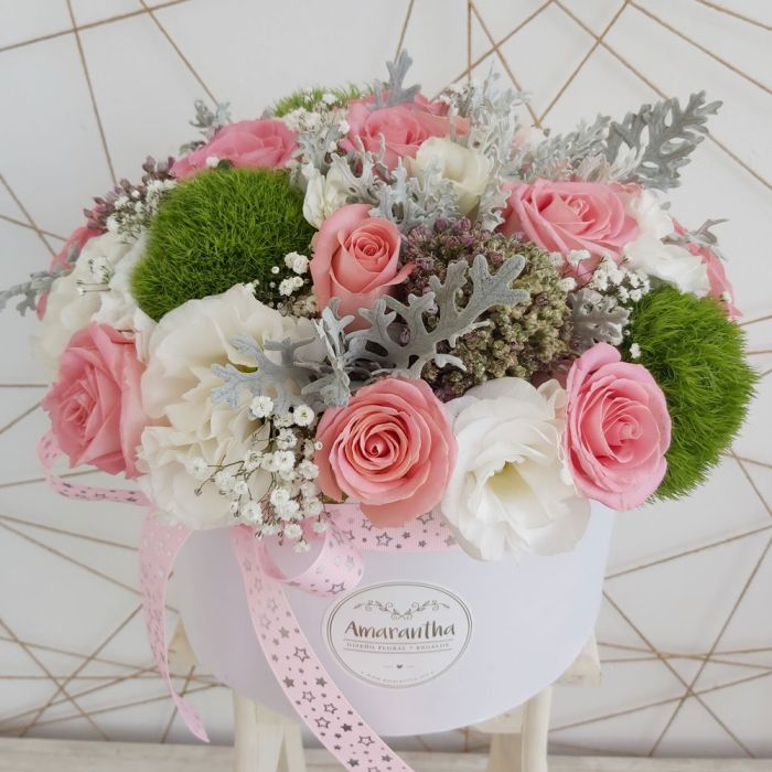 Flower Box Surprise – 12 rosas rosas, lisianthus blanco a domicilio Puebla